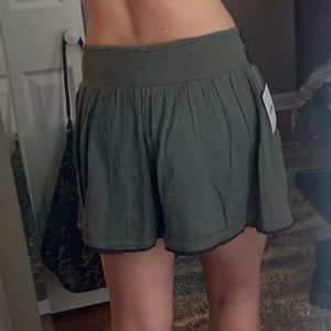 FREE PEOPLE flowy linen shorts - army green NWT
